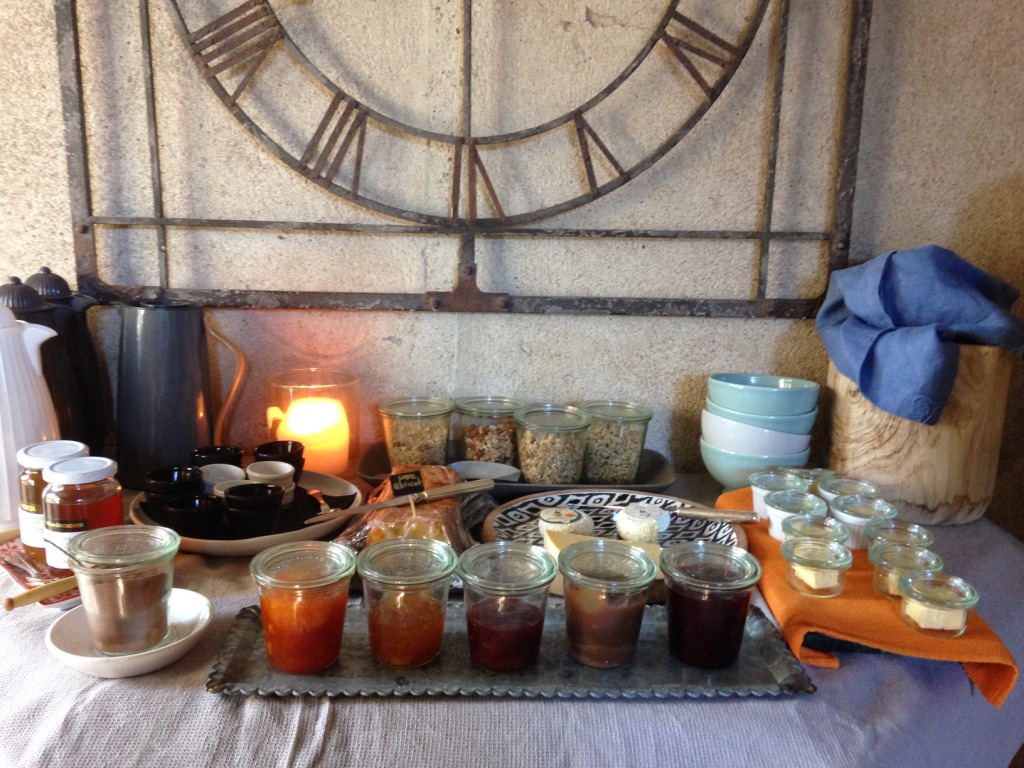 Au Château d'Uzer, chambre d'Hôtes de charme, le petit-déjeuner