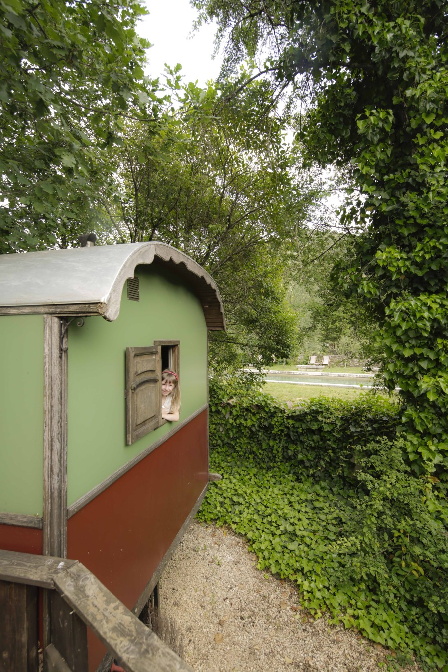 Campement de roulottes anciennes