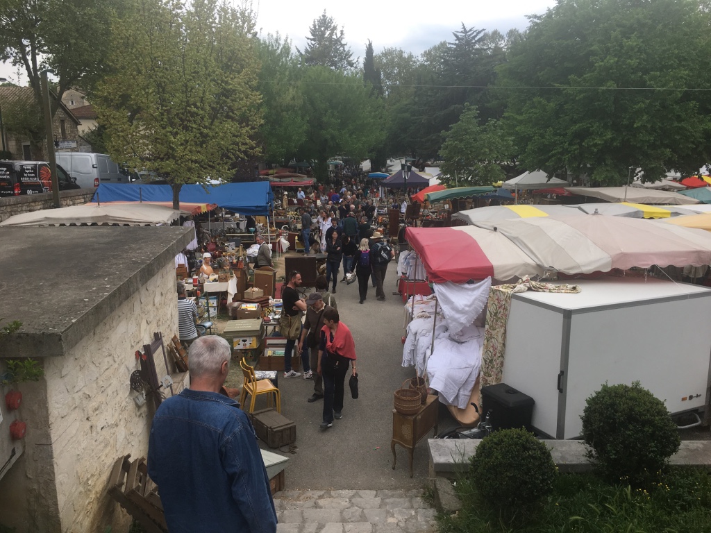 Brocantes en Ardèche méridionale autour du Château d'Uzer